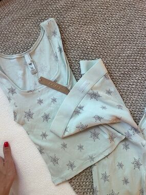 Skims Blue Snowflake Tank & Legging Bedtime Set